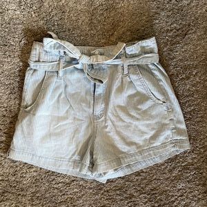 American Eagle light wash mom shorts, with tie